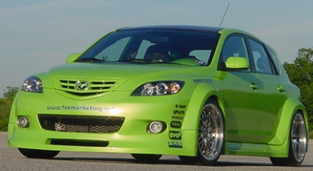 Mazda3 Sport a BRS szélesítő karosszéria szettjével és 19 collos Essen könnyűfém felnikkel.