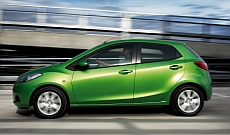 A Mazda2 otthonosan mozog a városban is.