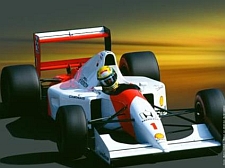 A versenyautókban speciális olaj van, így például a gyakran minden idők legjobb autóversenyzőjének nevezett Ayrton Senna autójában is ilyet használt a McLaren, illetve a Honda.