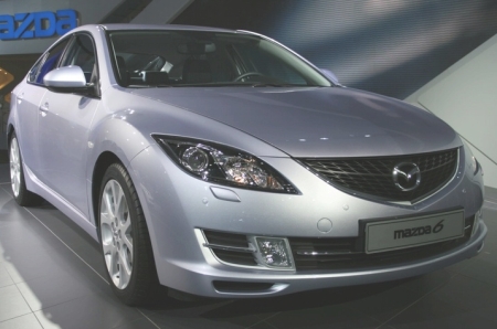Szinte hihetetlen, hogy ilyen javulást értek el a mérnökök az új Mazda6 alaktényezőjét illetően.