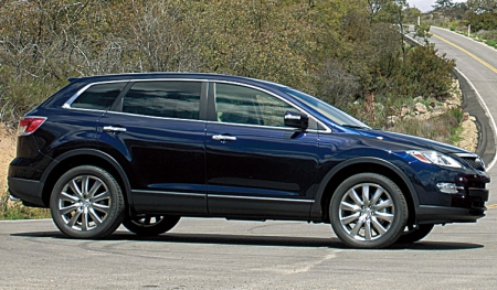 A nálunk is kapható Mazda CX-7 és a képen látható Mazda CX-9 is kategóriája legbiztonságosabb autójának bizonyult az amerikai törésteszteken.