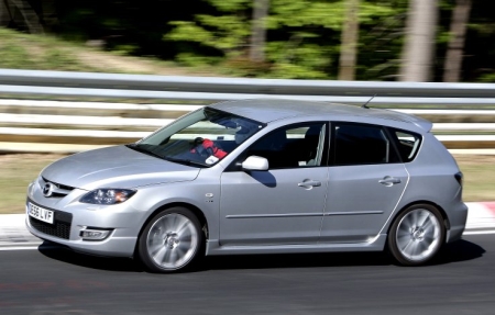 Eredetileg nem versenyautónak készült, de a bivalyerős turbós 2.3 MZR-DISI motorjával,és az egyéb módosításokkal a versenypályán is helytáll a Mazda3 MPS.