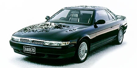 Akár háromrotoros wankel rendszerű motorral is elérhető volt a Mazda Eunos Cosmo.