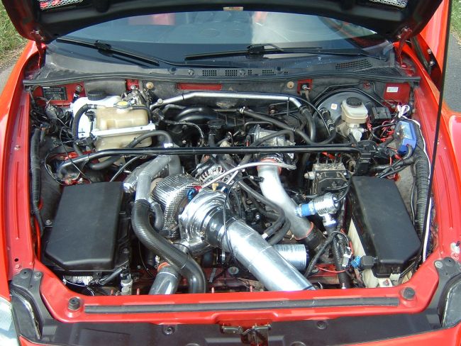 Mazda RX-8 felülszerelt turbóval.
