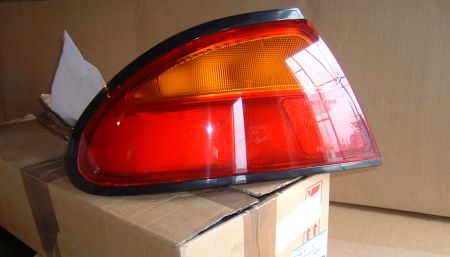 Mazda 323F 1994-1998 bal hátsó lámpa.