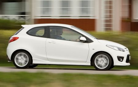 A háromajtós Mazda2.