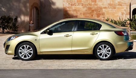 Mazda3 Sedan, a négyajtós. Mazda3 Sedan, a négyajtós.