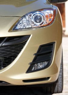 Mazda3 első fényszóró és ködlámpa.