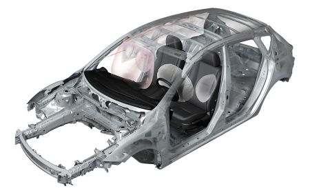 A Mazda3 passzív biztonságát fokozzák az első, oldalsó és függönylégzsákok. A Mazda3 passzív biztonságát fokozzák az első, oldalsó és függönylégzsákok.