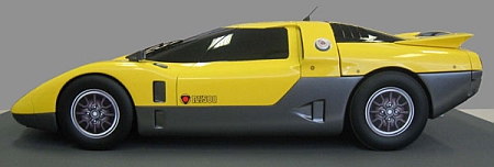 Mazda RX500 utcai sportkupé koncepció.