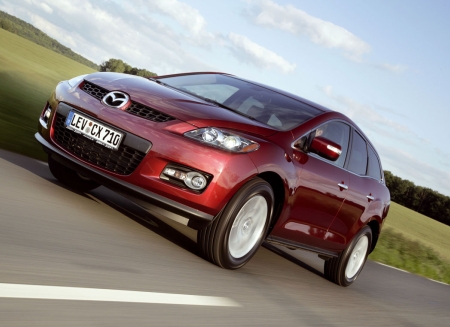 A Mazda CX-7 egyedien sportos viselkedésű, emelt hasmagasságú, négykerék-hajtású autó. A Mazda CX-7 egyedien sportos viselkedésű, emelt hasmagasságú, négykerék-hajtású autó.