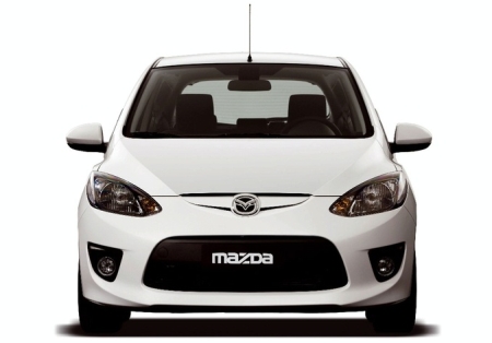 Háromajtós Mazda2.
