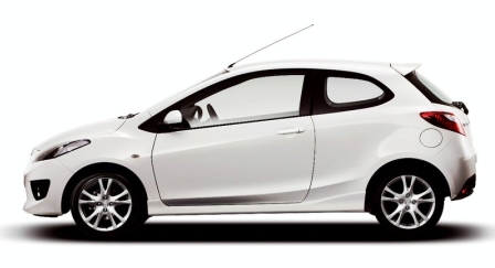 Háromajtós Mazda2.