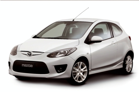 Háromajtós Mazda2.