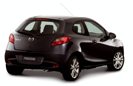 Háromajtós Mazda2.