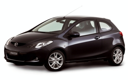 Háromajtós Mazda2.