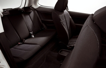 Háromajtós Mazda2.