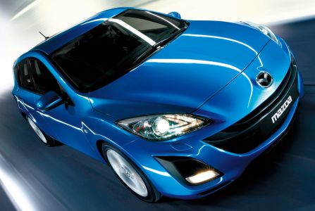 Ötajtós Mazda3.