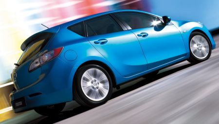 Ötajtós Mazda3.