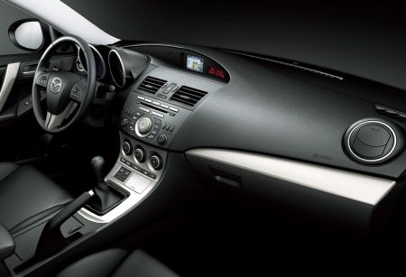 Ötajtós Mazda3.