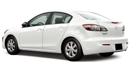 Mazda3 négyajtós kivitel. Mazda3 négyajtós kivitel.