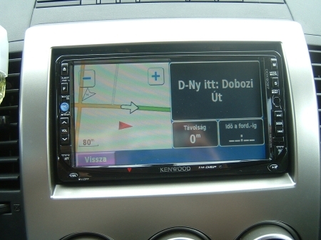 Navigáció a Mazda5-ben.