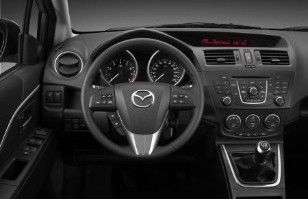 Új Mazda5 műszerfal.