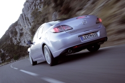 Igazi élvezet a Mazda6 irányítása.