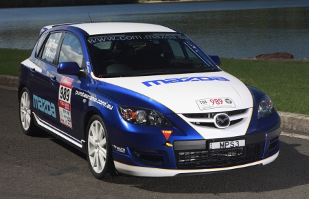 A szalonokban megvásárolható Mazda3 MPS 2,3 literes turbós motorjának alapteljesítménye 260 lóerő. A szalonokban megvásárolható Mazda3 MPS 2,3 literes turbós motorjának alapteljesítménye 260 lóerő.