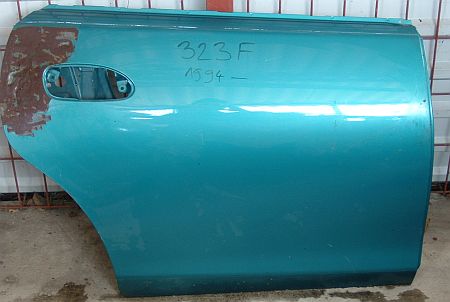 Mazda 323F 1994-től jobb hátsó ajtó.