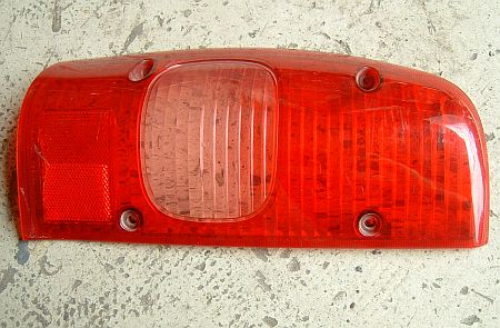 Mazda B2500 bal hátsó lámpa. Mazda B2500 bal hátsó lámpa.