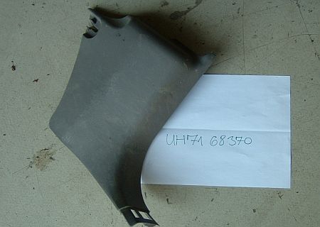 Mazda B2500 jobb oldali "A" oszlop alsó burkolat.