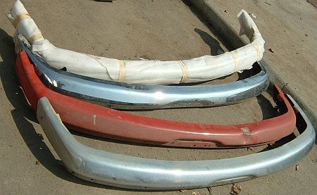 Mazda B2500 első lökhárító felső acél elemek.