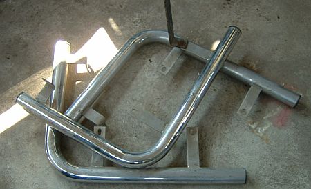 Mazda B2500 hátsó sarokvédő krómozott csövek.