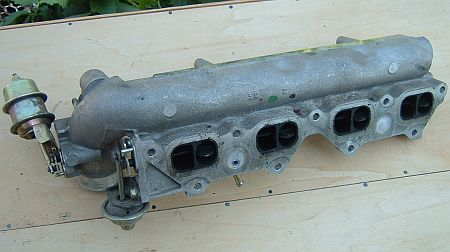 Mazda B2500 turbó 1999-től beömlő öntvény. Mazda B2500 turbó 1999-től beömlő öntvény.