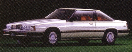A japán specifikációjú Mazda Cosmo kupé hajtásáról a 13B DEI wankel rendszerű motor gondoskodott.
