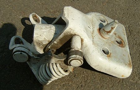Mazda E2200 ajtó határoló.
