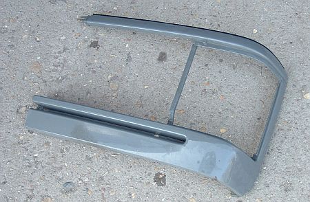 Mazda E2200 platós bal első lámpakeret.