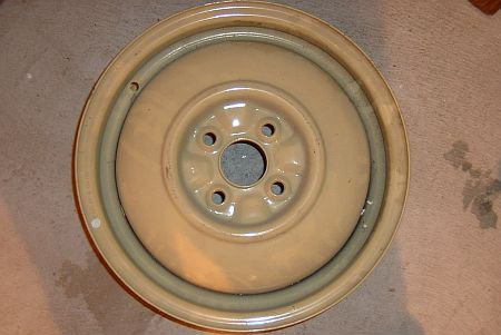 Mazda 121 1991-től vészpótkerék felni. Mazda 121 1991-től vészpótkerék felni.