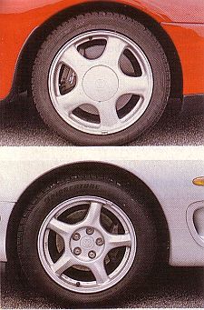 A Mazda RX-7 a Supra-hoz képest keskeny 225/50-es gumikon gördül., fékjei kítünően dolgoznak.