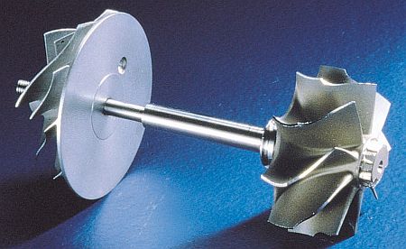 Az ultra magas áramlásra "kihegyezett" turbina-lapát kialakítás a 280 lóerős 13B-REW wankelban. Az ultra magas áramlásra "kihegyezett" turbina-lapát kialakítás a 280 lóerős 13B-REW wankelban.
