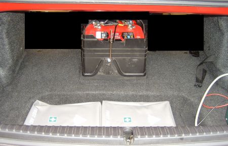 Az akkumulátor elhelyezése a csomagtérben. Mazda RX-8 mazda-auto 3. fázis.