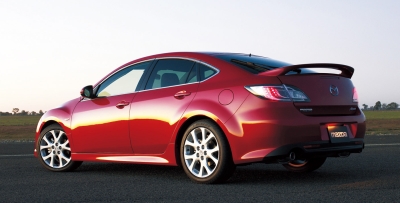 A Mazda Sport GTA kivitelén gyárilag magasabb hátsó szárnyat találunk. A Mazda Sport GTA kivitelén gyárilag magasabb hátsó szárnyat találunk.