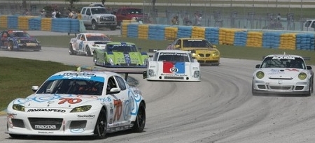 A mezőny élén a Mazda RX-8 GT, melynek szíve a 20B jelű forgódugattyús wnakel rendszerű Mazda erőforrás.