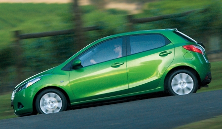A új generációs Zoom-zoom Mazda típusok első példánya, az új Mazda2.