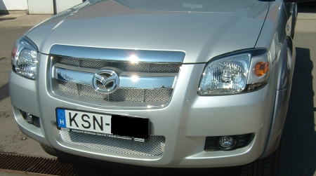 Mazda BT-50 alumínium rácsozással.