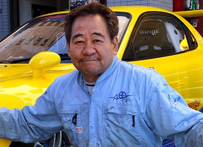 Isao Amemiya Mester, aki a mai világban sem enged a régi értékekből. 
