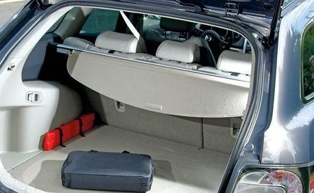 A kalaptartóig pakolva 455 literes a Mazda CX-7 csomagtartója.
