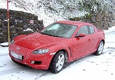 Ilyen körülmények között a reggeli indításnál egy 10w-30-as olaj sokkal távolabb áll az ideális sűrűségtől, mint egy 0w-30-as. A bemelegedett motorban viszont már nincs különbség a két olaj között.