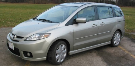 Mazda 5 GTA spoilerezéssel. 